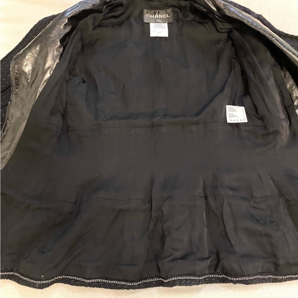 Authentic Chanel tweed jacket - Picture 5 of 12